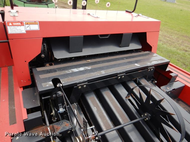 image for item DL8098 2004 New Holland BB960A  large square baler