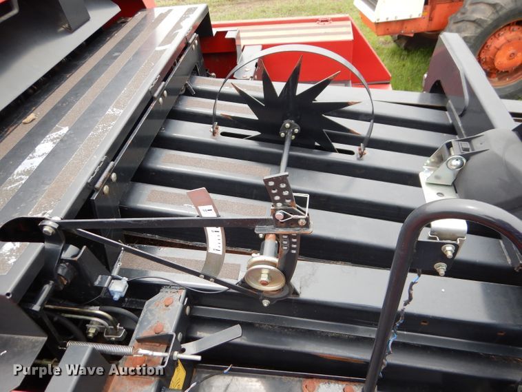 image for item DL8098 2004 New Holland BB960A  large square baler