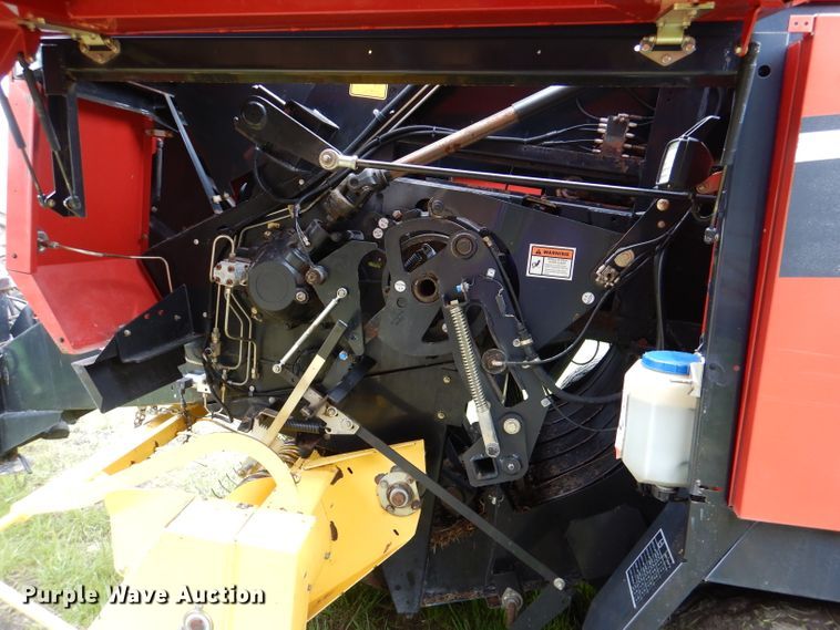 image for item DL8098 2004 New Holland BB960A  large square baler