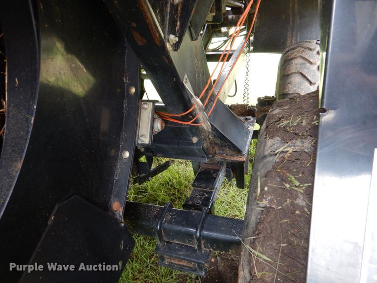 image for item DL8098 2004 New Holland BB960A  large square baler