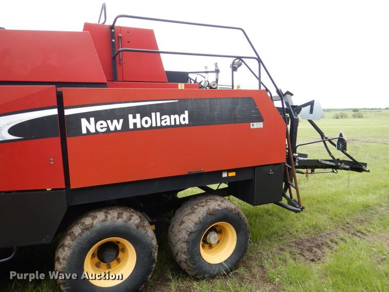 image for item DL8098 2004 New Holland BB960A  large square baler