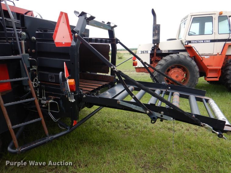 image for item DL8098 2004 New Holland BB960A  large square baler