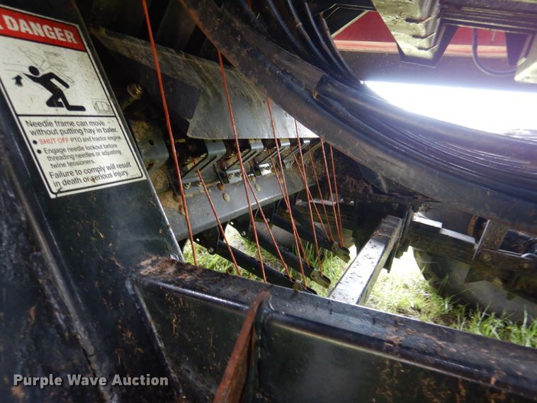 image for item DL8098 2004 New Holland BB960A  large square baler