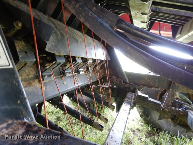 image for item DL8098 2004 New Holland BB960A  large square baler