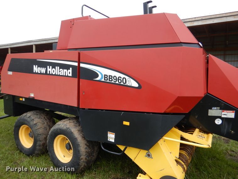 image for item DL8098 2004 New Holland BB960A  large square baler