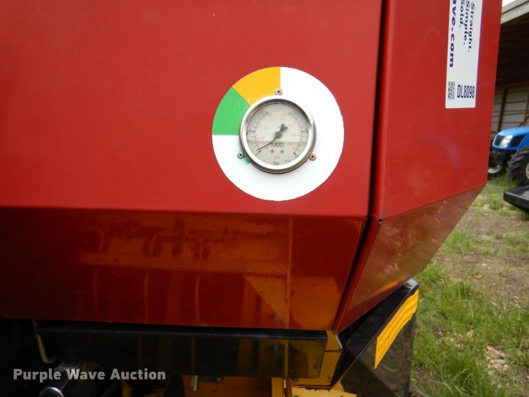 image for item DL8098 2004 New Holland BB960A  large square baler