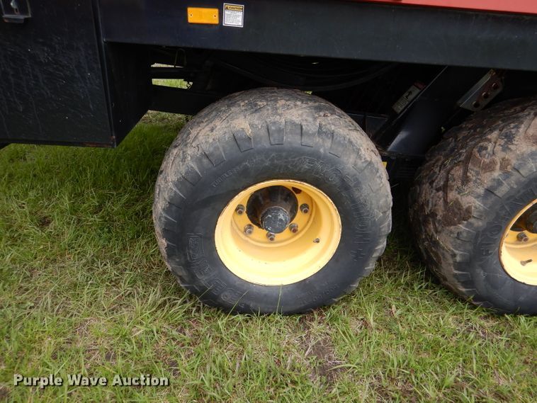 image for item DL8098 2004 New Holland BB960A  large square baler