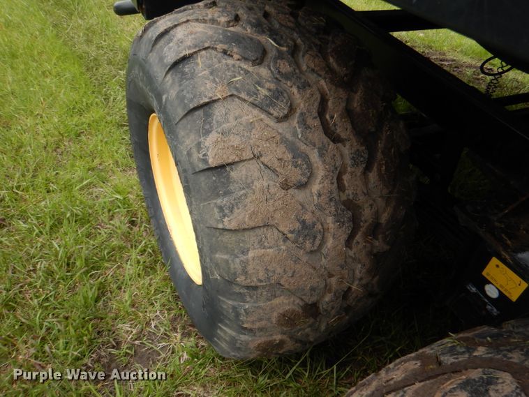 image for item DL8098 2004 New Holland BB960A  large square baler