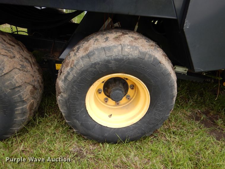 image for item DL8098 2004 New Holland BB960A  large square baler