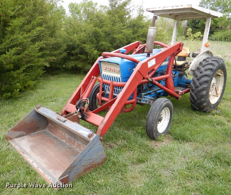 image for item DL8100 Ford 2000  tractor
