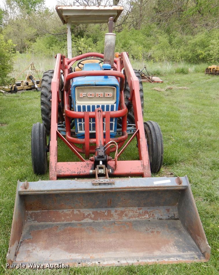 image for item DL8100 Ford 2000  tractor