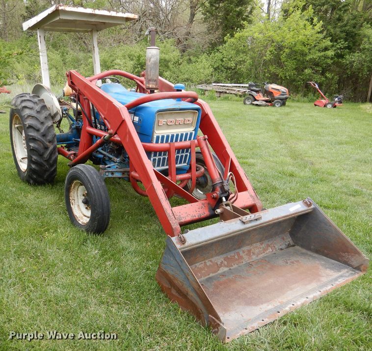 image for item DL8100 Ford 2000  tractor