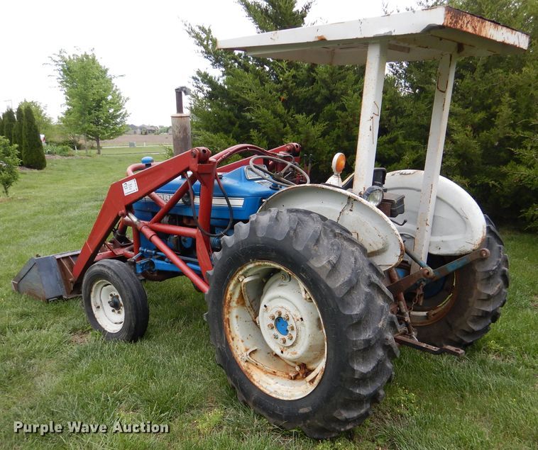 image for item DL8100 Ford 2000  tractor