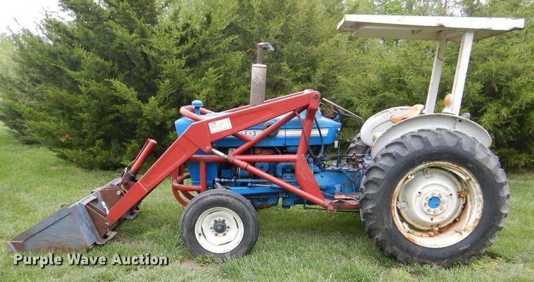 image for item DL8100 Ford 2000  tractor