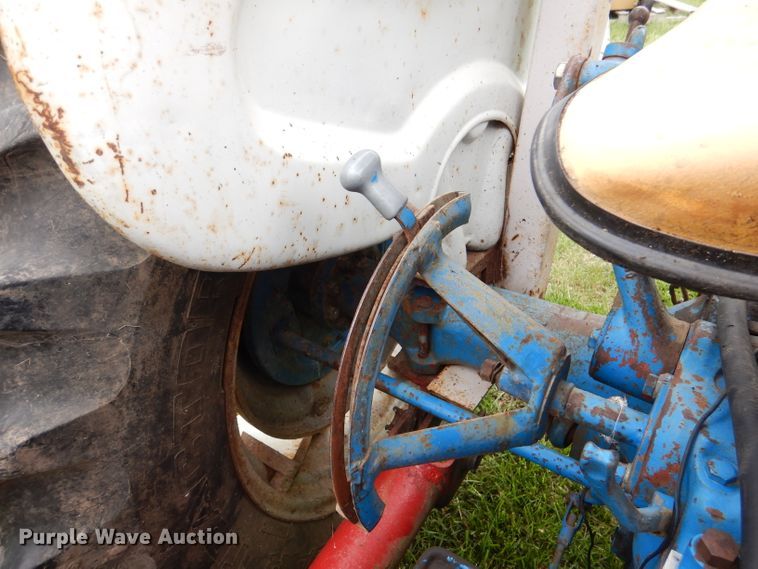 image for item DL8100 Ford 2000  tractor