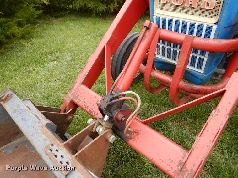 image for item DL8100 Ford 2000  tractor
