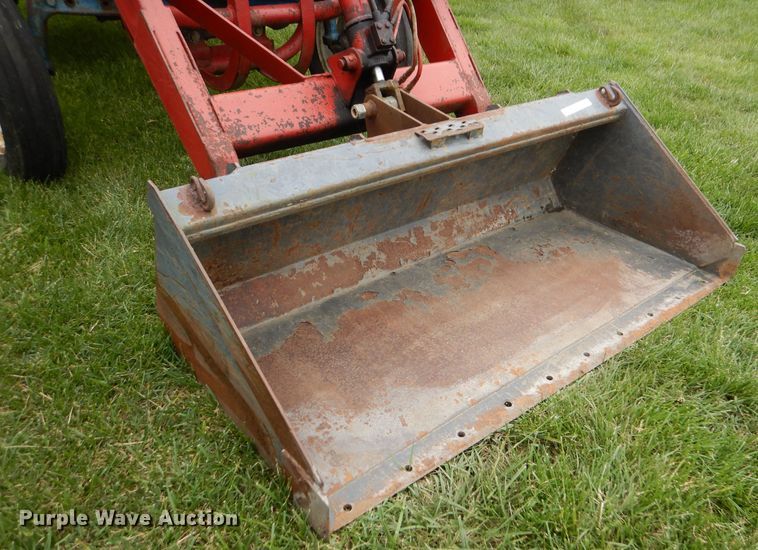 image for item DL8100 Ford 2000  tractor