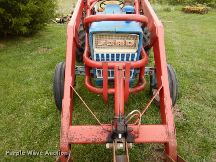 image for item DL8100 Ford 2000  tractor