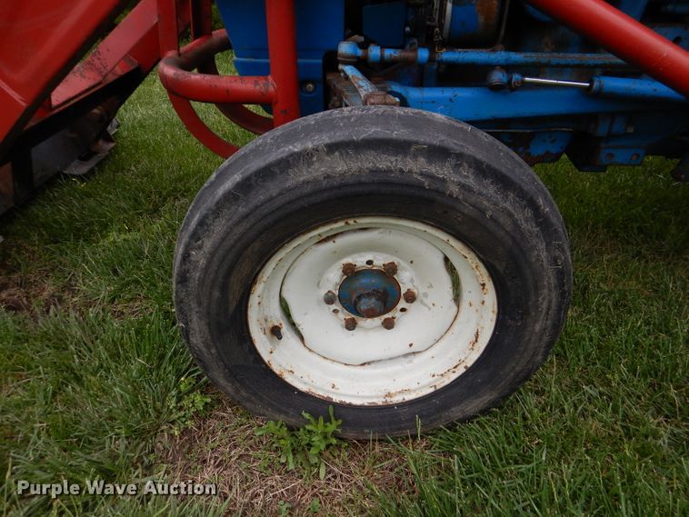 image for item DL8100 Ford 2000  tractor