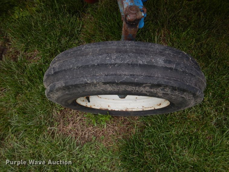 image for item DL8100 Ford 2000  tractor