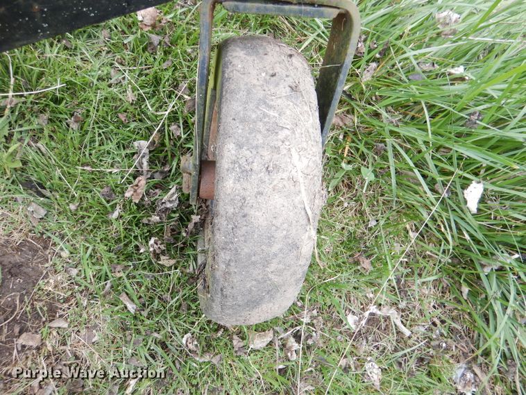 image for item DL8100 Ford 2000  tractor