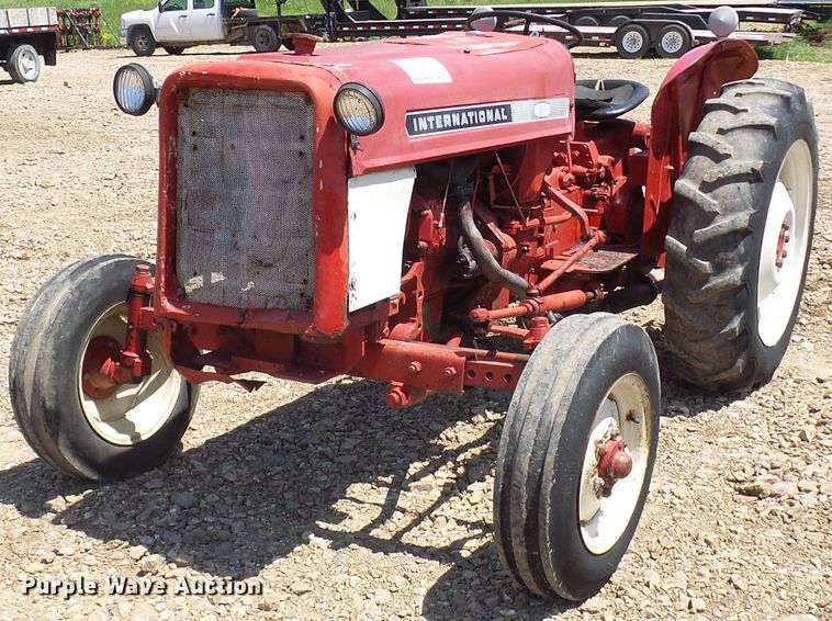 image for item DM2999 International 354  tractor