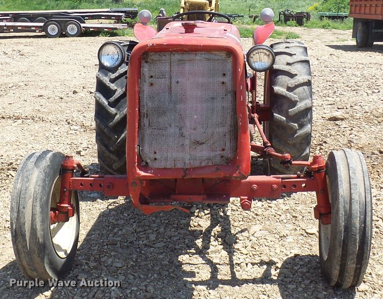 image for item DM2999 International 354  tractor