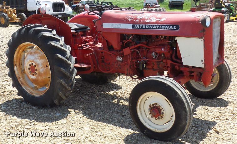 image for item DM2999 International 354  tractor