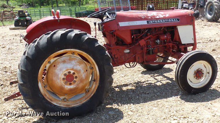 image for item DM2999 International 354  tractor