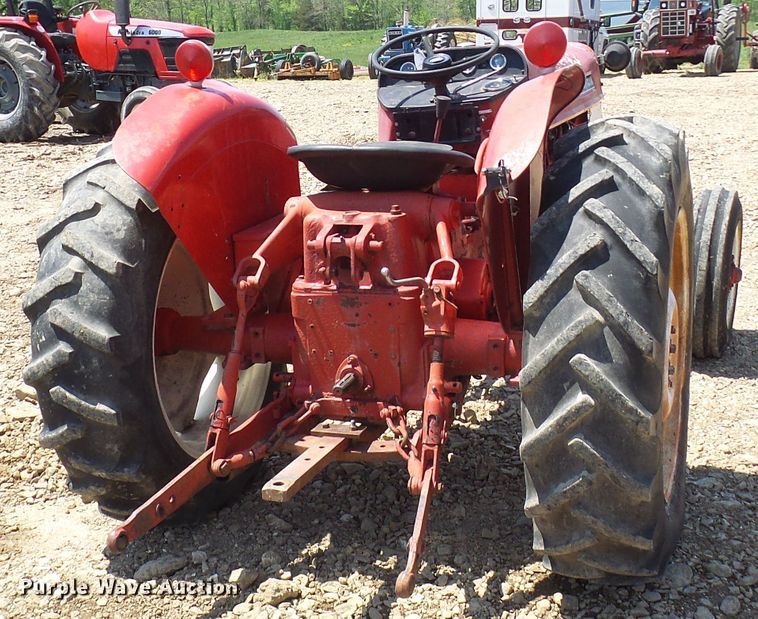 image for item DM2999 International 354  tractor
