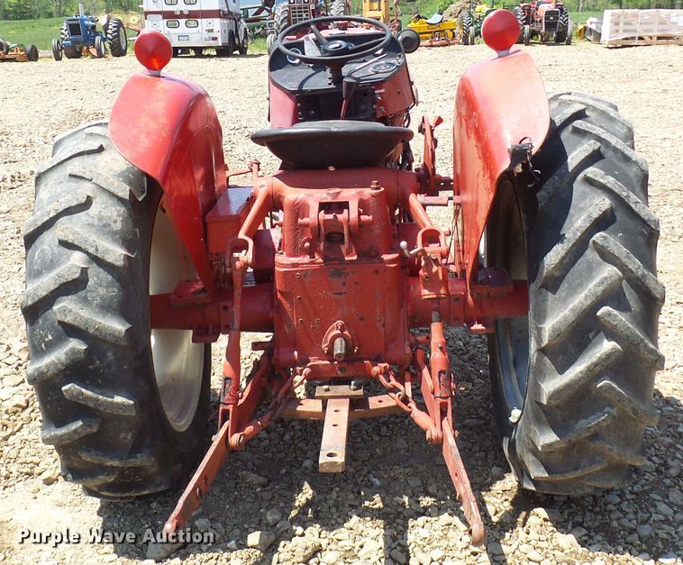 image for item DM2999 International 354  tractor