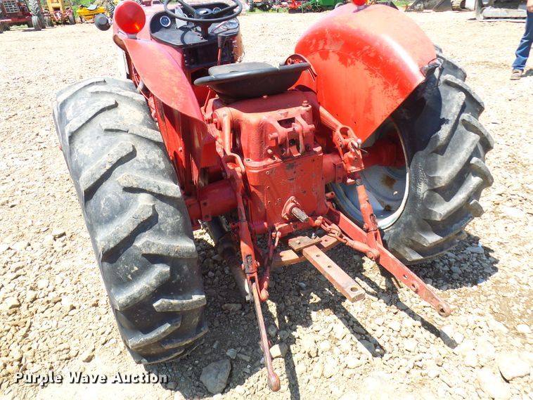 image for item DM2999 International 354  tractor