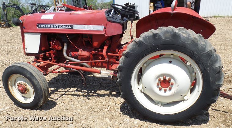 image for item DM2999 International 354  tractor