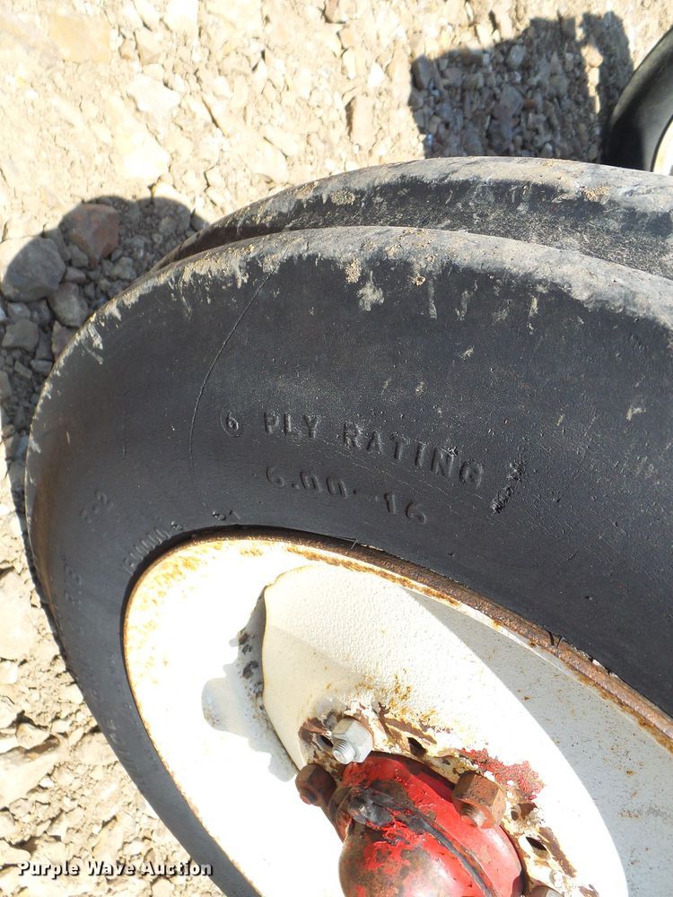 image for item DM2999 International 354  tractor