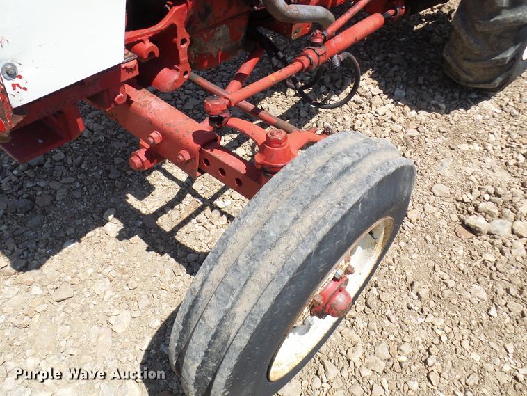 image for item DM2999 International 354  tractor