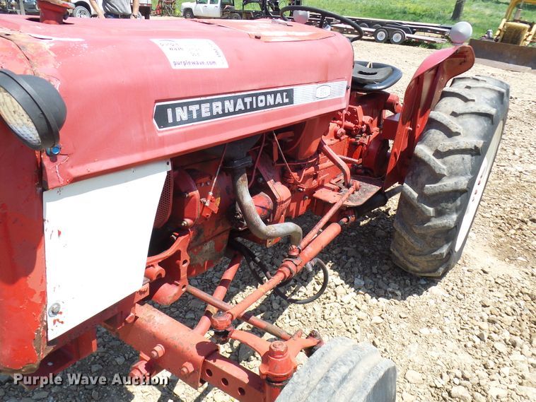 image for item DM2999 International 354  tractor