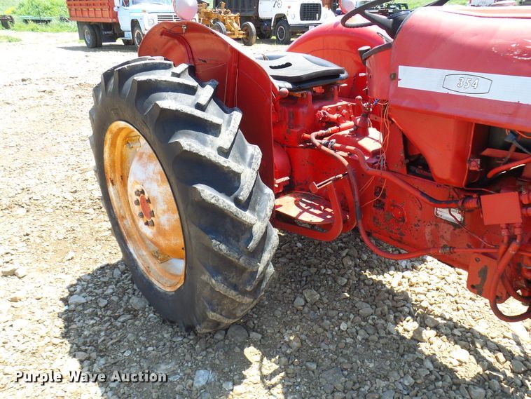 image for item DM2999 International 354  tractor