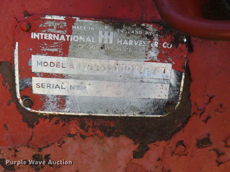 image for item DM2999 International 354  tractor
