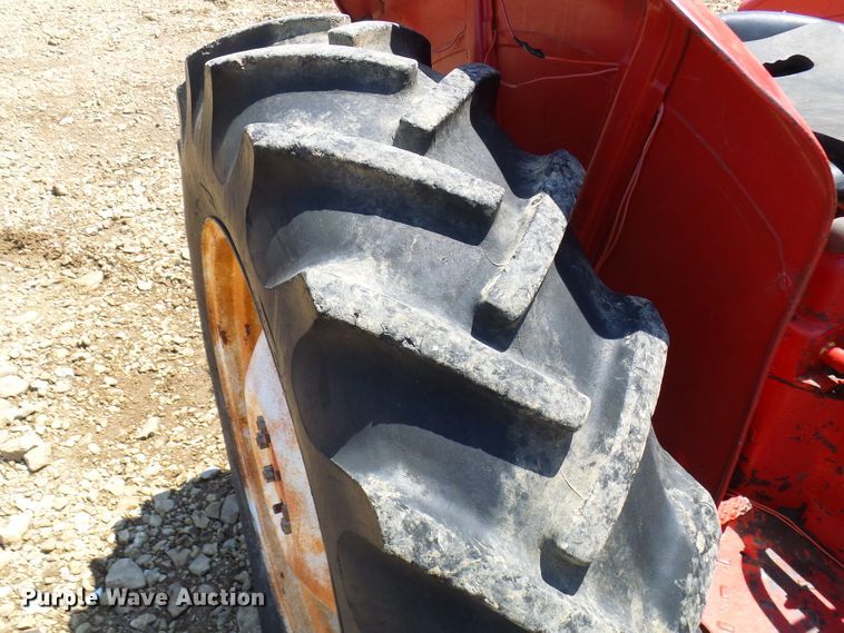 image for item DM2999 International 354  tractor