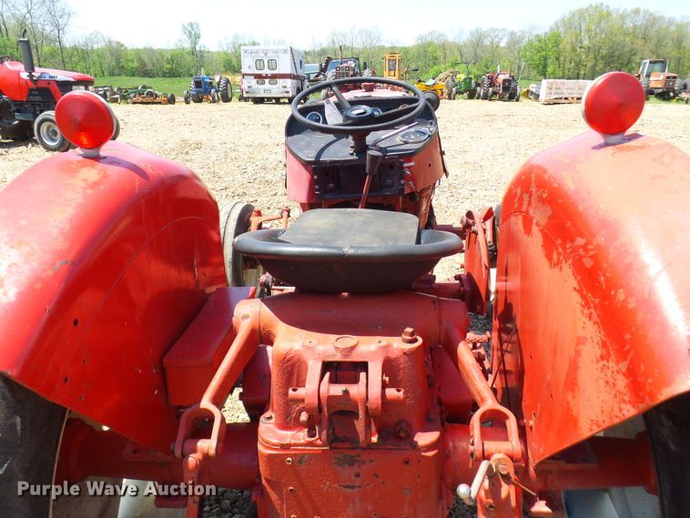 image for item DM2999 International 354  tractor