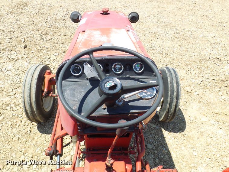 image for item DM2999 International 354  tractor