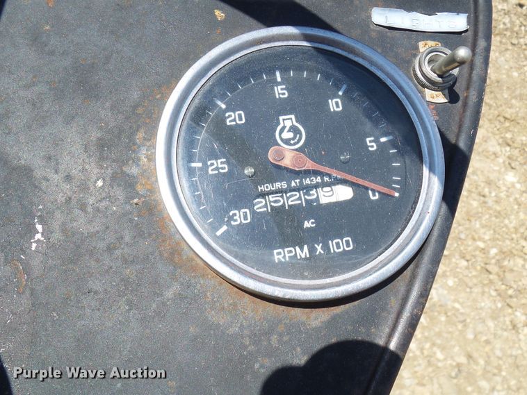 image for item DM2999 International 354  tractor