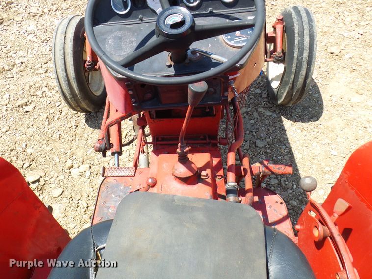 image for item DM2999 International 354  tractor