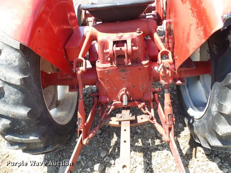 image for item DM2999 International 354  tractor