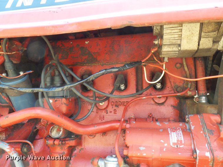 image for item DM2999 International 354  tractor