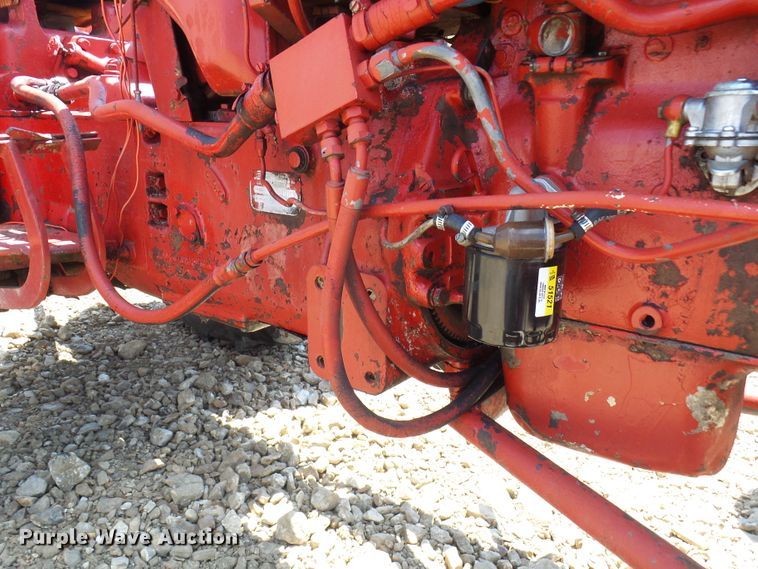 image for item DM2999 International 354  tractor