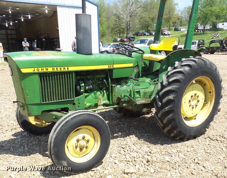 image for item DM3007 John Deere 820  tractor