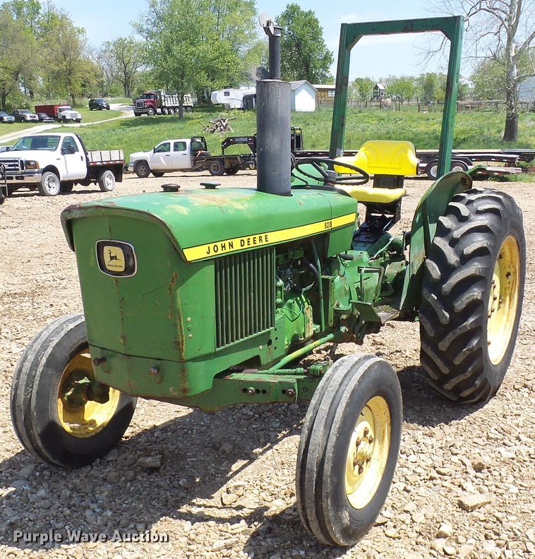 image for item DM3007 John Deere 820  tractor