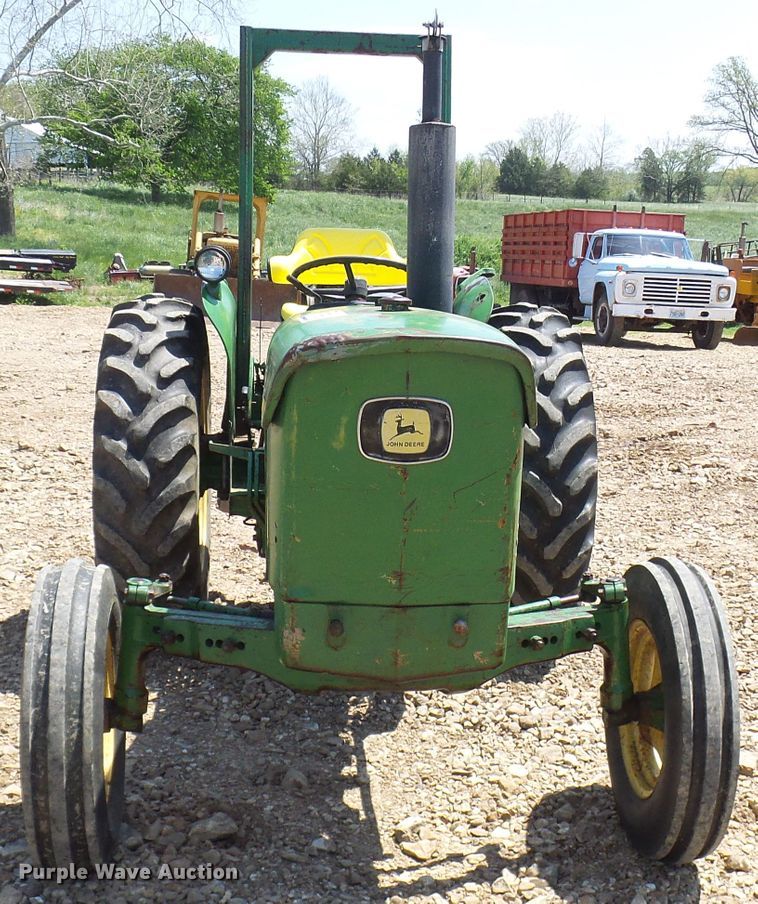 image for item DM3007 John Deere 820  tractor
