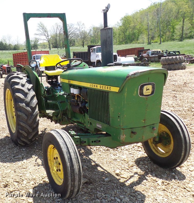 image for item DM3007 John Deere 820  tractor